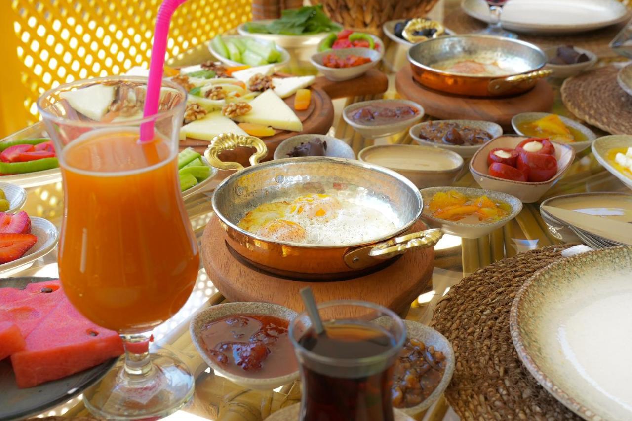 Nuriye Alaçatı Luaran gambar